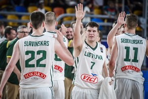  Nepralaimintys Lietuvos krepšininkai sudaužė korėjiečius ir žais čempionato ketvirtfinalyje