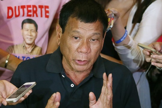 Filipinų prezidentas pažadėjo suvalgyti islamo kovotojus gyvus