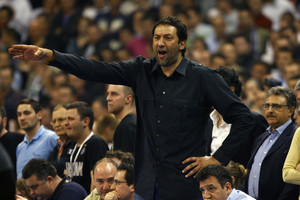 NBA legenda Vlade Divacas parašė laišką krepšininkams – siūlo palaikyti FIBA