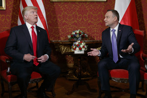 Lenkijos prezidentas per spaudos konferenciją gyrė Donaldą Trumpą