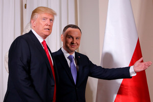 Kaip sovietiniais laikais: į Varšuvą Donaldui Trumpo rėmėjus veš autobusais