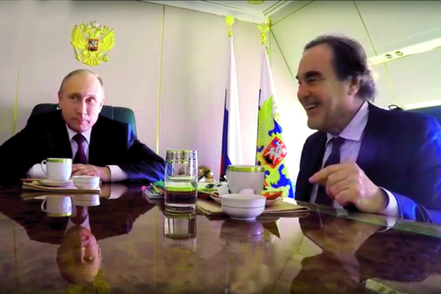 Kadrai iš filmo „Interviu su Putinu“.