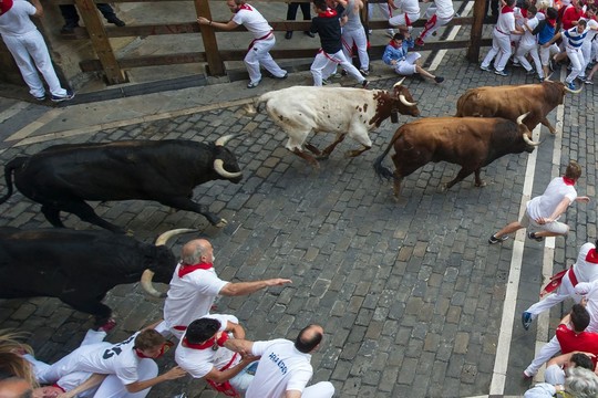Pamplonoje per pirmąjį šių metų San Fermino festivalio bėgimą su buliais subadyti du žmonės