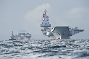 Į Honkongą atvyko Kinijos lėktuvnešis „Liaoning“