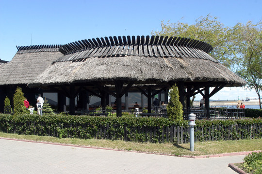 Nida prieš 20 metų: neliečiami Algirdo Brazausko apartamentai ir kainos „Ešerinėje“