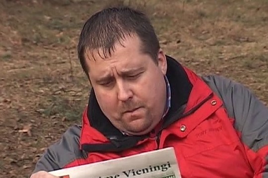 Meilę Rusijai demonstruojantį veikėją auklės nemokamu darbu   