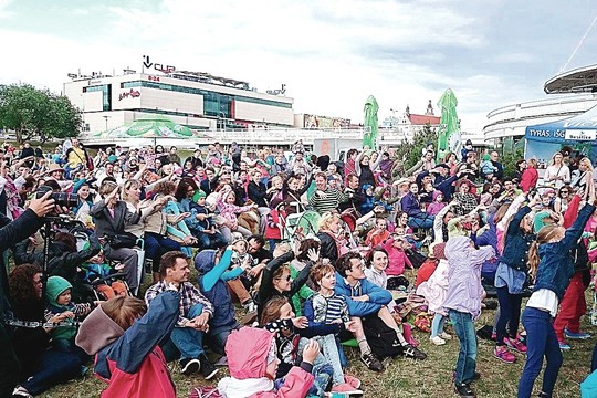Sekmadienį Arklio Dominyko pasakų festivalyje – piešimas ant automobilių ir „Zoologijos sodas“
