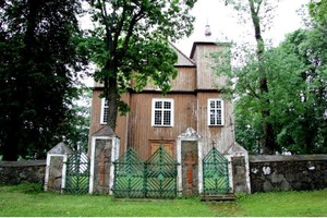 Unikalią medinę bažnyčią apvogusių ilgapirščių nerado, bet 300 metų senumo varpą – atgavo