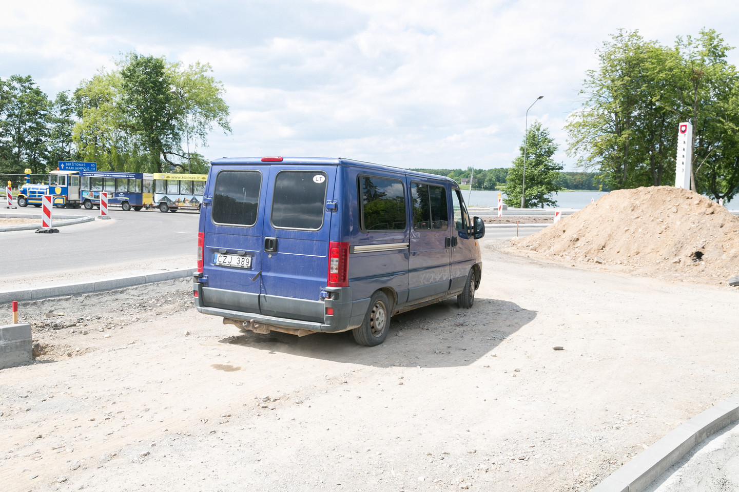 Kelio remontas jau dabar kelia nepatogumų<br>T.Bauro nuotr.