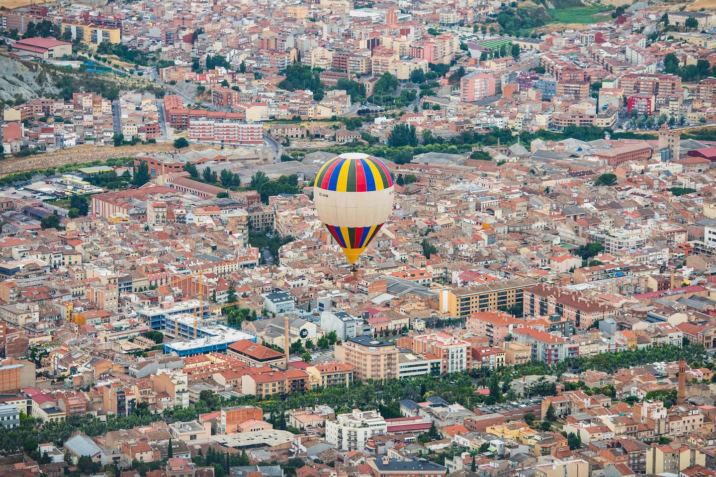 Barselonos rajono gatveles, o vietos gyventojams teko palikti namus, kad senoviniuose pastatuose įsikurtų viešbutukai ir turistams nuomoti skirti butai.