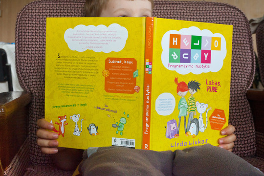 „Labas, Rube“ – knyga vaikams, mokanti kaip užprogramuoti... tėtį