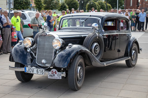 Retą „Mercedes-Benz“ lietuvis rado apleistame garaže
