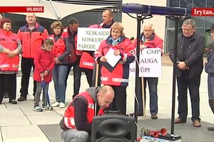 Sabotažu apkaltinti medikai: kovoti už savo teises darosi pavojinga