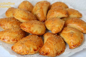 Maži pyragėliai su faršu. Tiks ir iškylai, ir į darbą