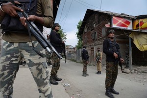 Kašmyre sukilėliai nušovė mažiausiai septynis hinduistų maldininkus