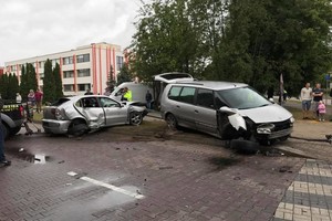 Lietuviai pateko į avariją Latvijoje: situacija kelia daug klausimų