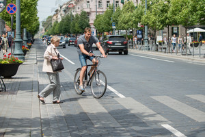 Policija surengs neeilinę akciją – stebės, kaip dviratininkai įveikia perėjas