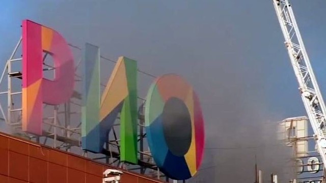 Didžiulis gaisras Maskvos prekybos centre: žmonės įstrigo viduje