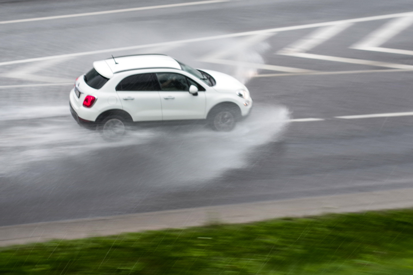Antradienio vakarą eismo sąlygos Vilniaus gatvėse buvo labai sudėtingos. <br> V.Ščiavinsko nuotr.