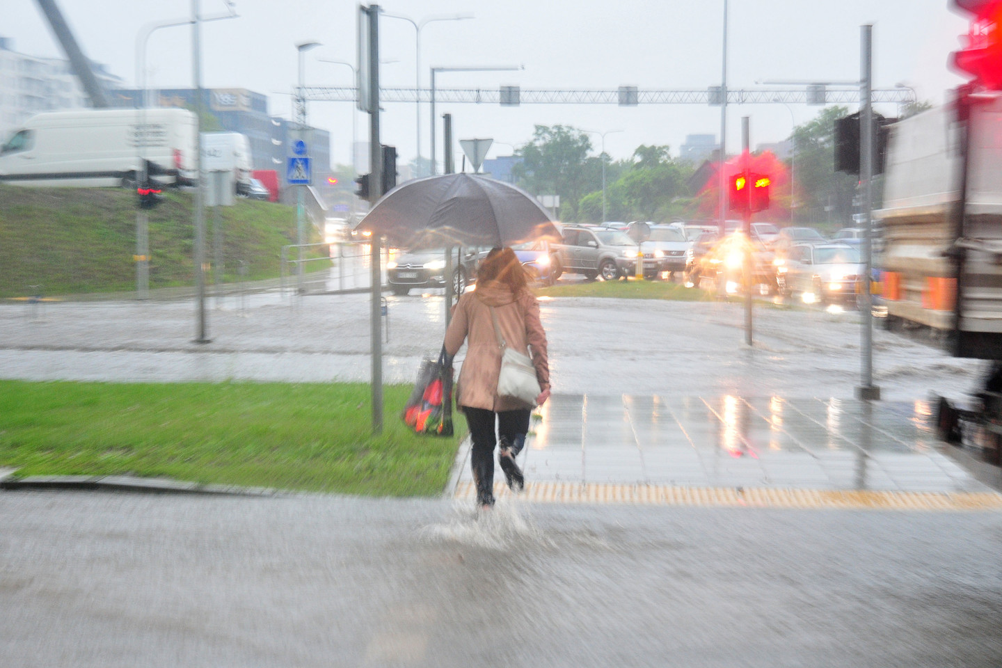 Ketvirtadienį liūtis ir vėl skalaus Lietuvą. Stirpiausiai klius rytinei šalies daliai.