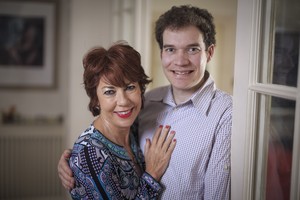 Autisto motinos realybė – prostitutė sūnui ir visuomenės auklėjimas