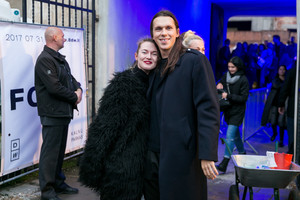 „Cigarettes After Sex“ gerbėjų minioje – Beata Tiškevič su retai viešumoje matomu draugu