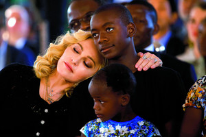 Popmuzikos žvaigždė Madonna Malavyje atidarė naują vaikų ligoninės skyrių