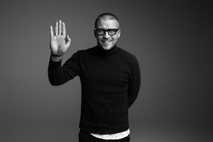 Festivalyje „Granatos Live“ koncertuosiantis Therr Maitz – apie vaikystę lietuviškame kaime, muziką ir sūnaus gimimą