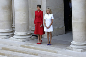 Svarbi diena Prancūzijoje: Brigitte Macron ir Melania Trump spindėjo ryškiu stiliumi