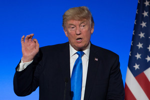 Donaldas Trumpas neigia, kad nori atšaukti sankcijas Rusijai