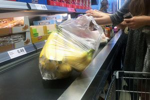 Tyrimas: „bananų karai“ maskuoja kylančias kainas 