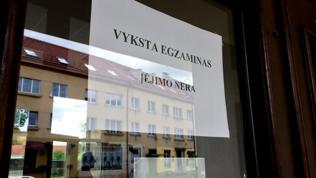 Siūloma į universitetus priimti ne pagal egzaminus, o pagal pažymių vidurkį