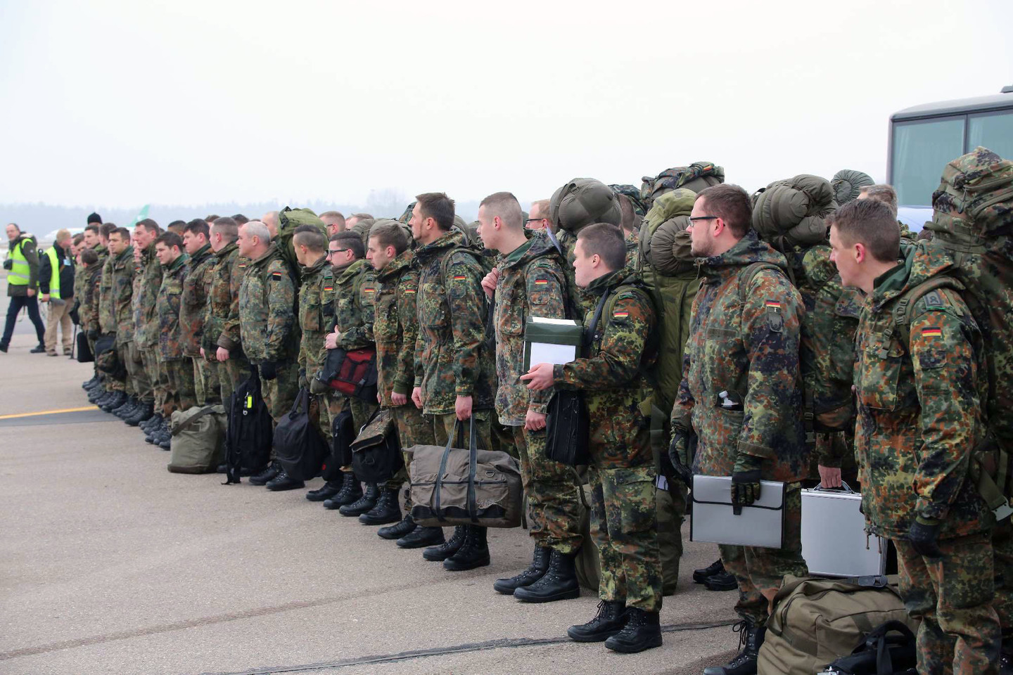 NATO, vokiečių kariai, Karmėlavos oro uostas, lėktuvas. lėktuvai