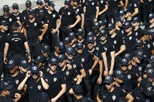 Turkija atleido dar per 7 tūkst. policininkų, karių ir pareigūnų