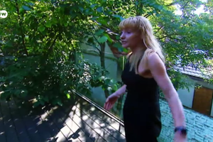 Architektų pora įsikūrė gamtos apsuptyje – net iš vonios gali matyti parką