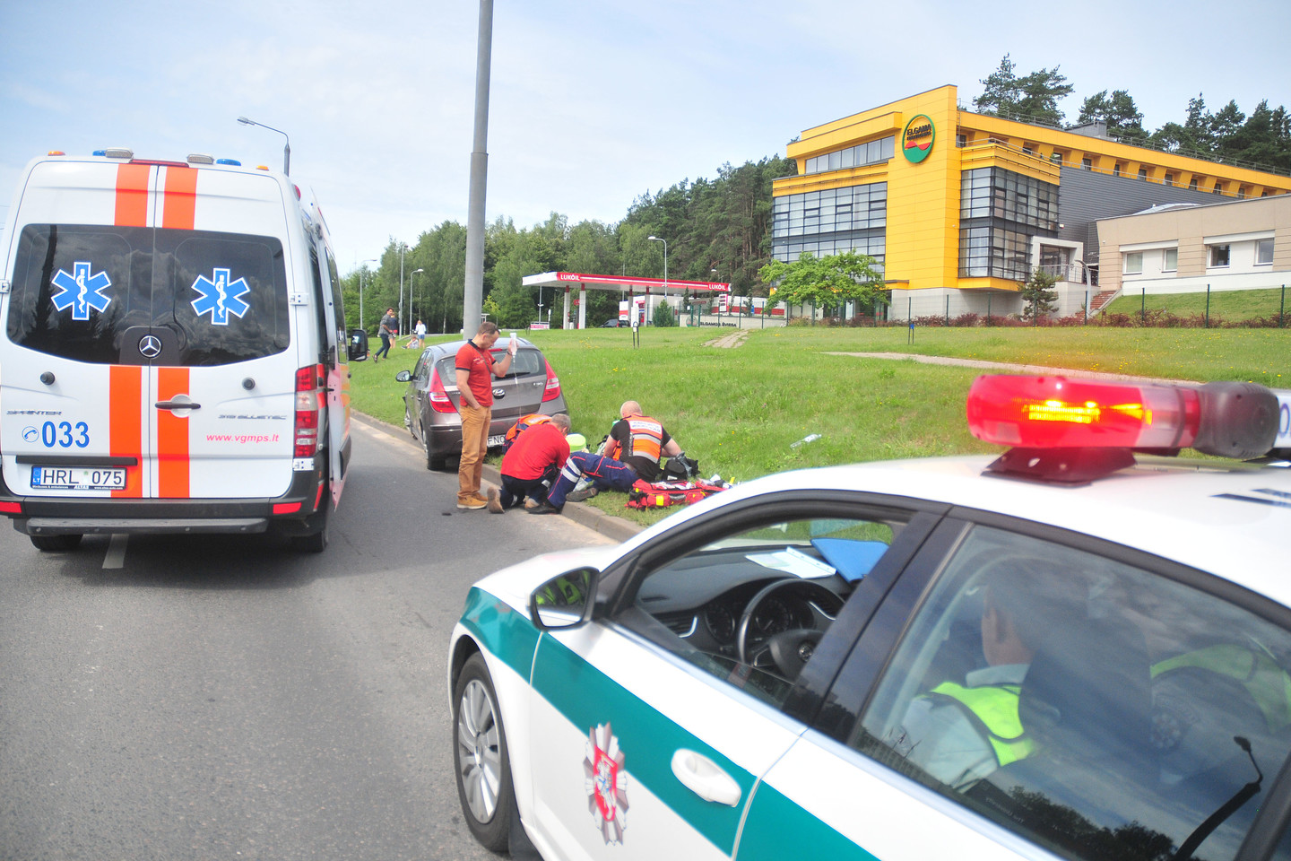Po avarijos moteris buvo gaivinama beveik valandą, tačiau jos išgelbėti nepavyko.<br> A.Vaitkevičiaus nuotr.