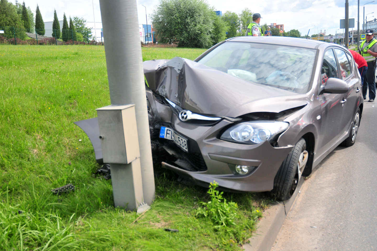 Po avarijos moteris buvo gaivinama beveik valandą, tačiau jos išgelbėti nepavyko.<br> A.Vaitkevičiaus nuotr.
