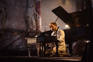 Amelijos stebuklai tęsiasi – pianistas po ilgų metų grįžo į sceną