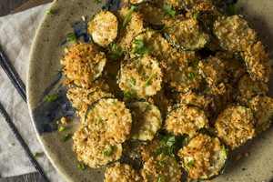 Cukinijų traškučiai: lėkštė tuštėja žaibo greičiu