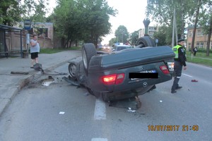 Vaizdo įraše – įspūdingas „Mercedes Benz“ skrydis, vairuotojas gerai žinomas policijai