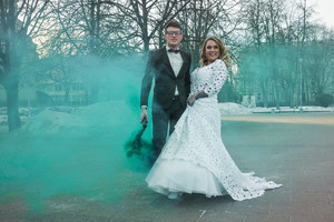 Sužadėtuves nutraukusi skandalistė Agnė Stumbrė parduoda vestuvinę suknelę