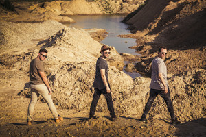 Naują dainą pristatantys „Pikaso”: „Kartais scenoje turime užsidėti kaukes“