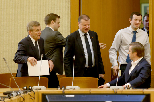 Valdžios mįslių daugės