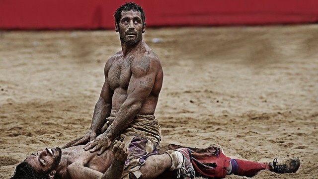 Gladiatorių kovas primenantis italų sportas Calcio Storico