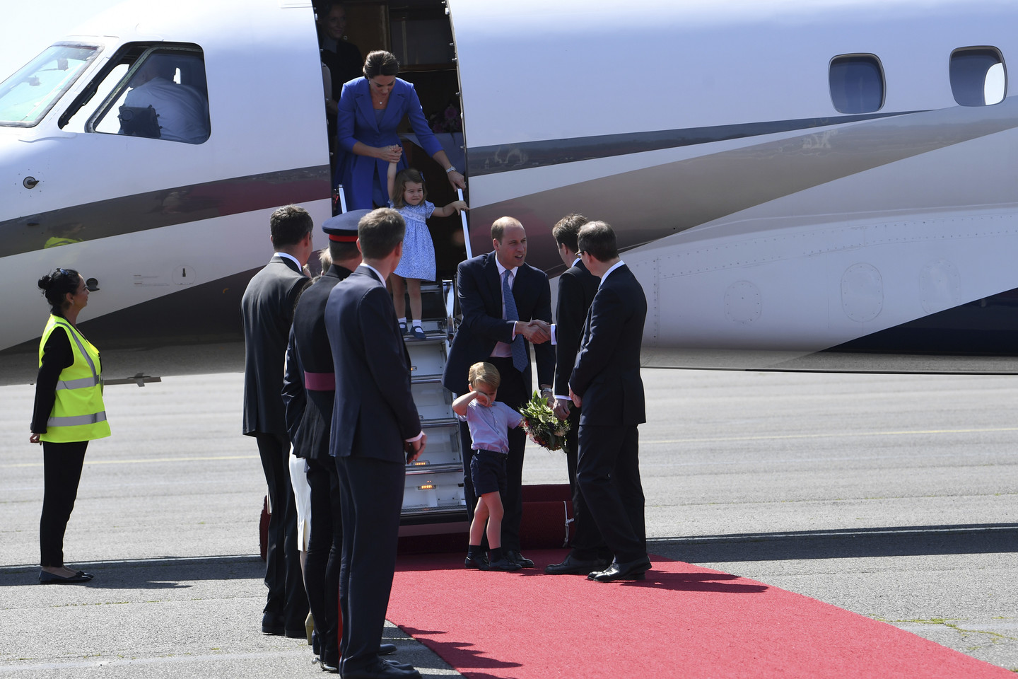  Princas Williamas ir jo žmona Catherine bei vaikais trečiadienį atvyko trijų dienų vizitui į Vokietiją.<br> AP nuotr.