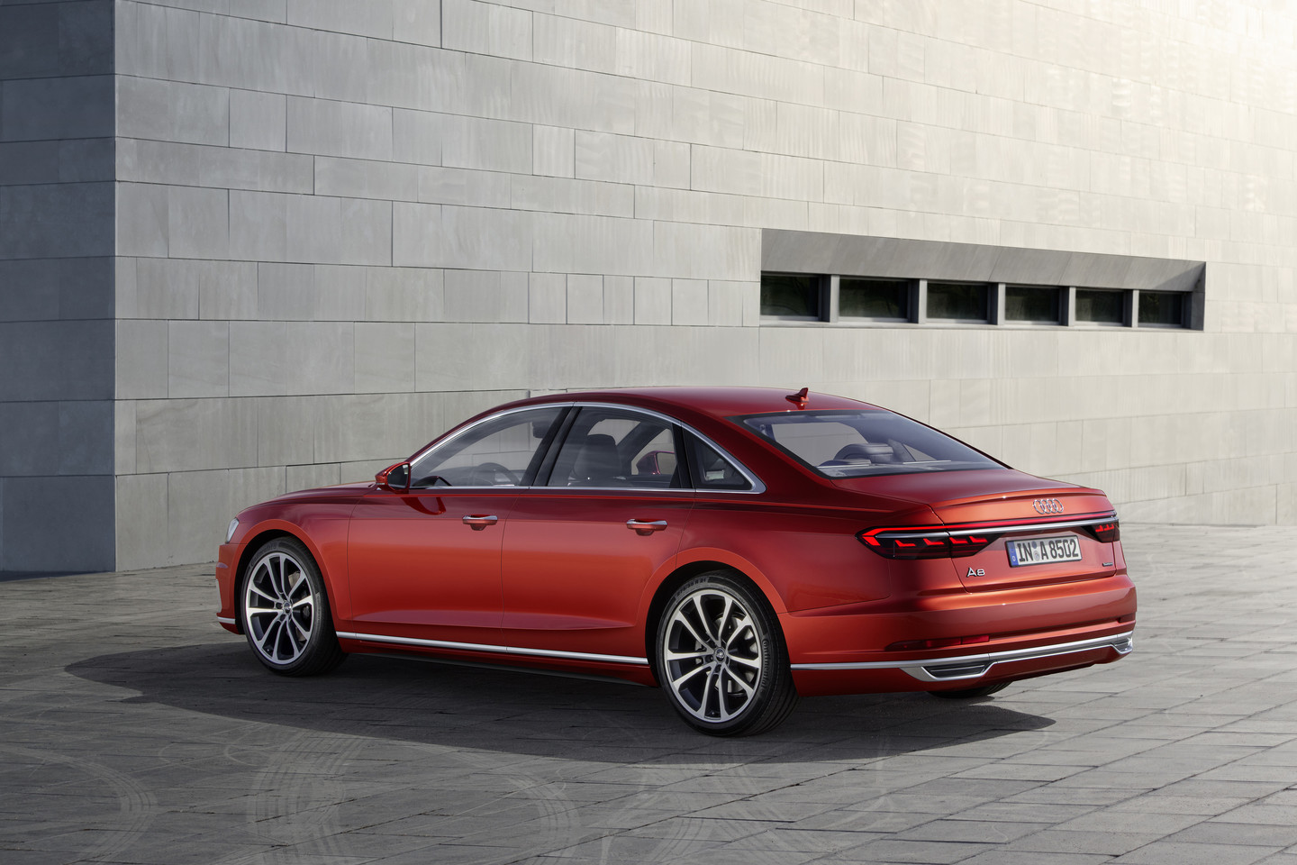  „Audi A8" taps pirmuoju serijiniu automobiliu, kuris Europoje galės važiuoti autonomiškai.<br> Gamintojo nuotr.