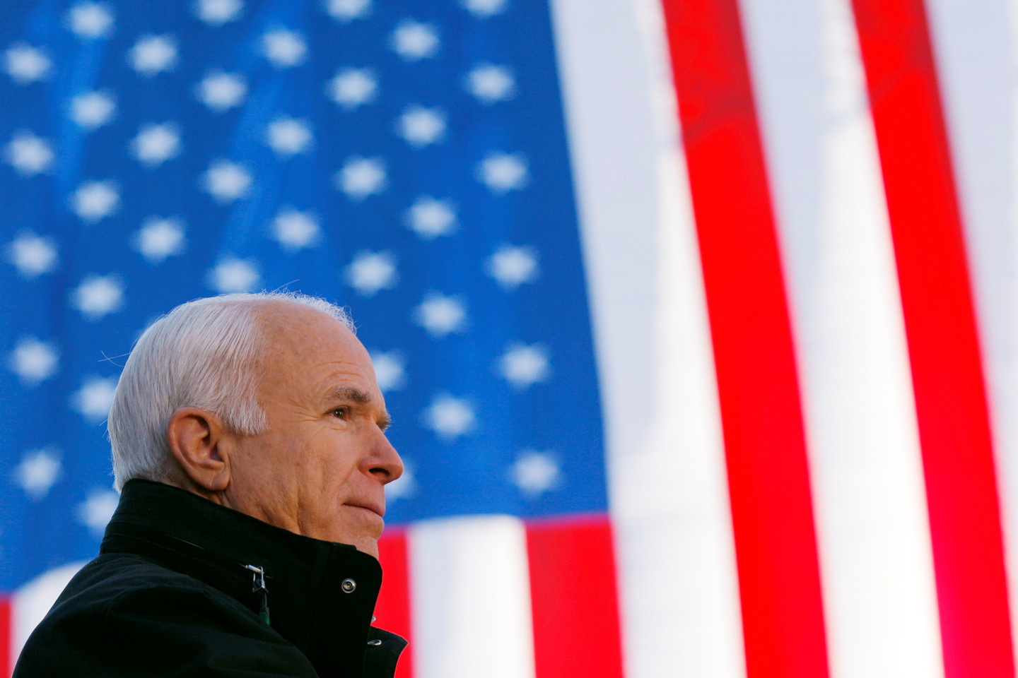 JAV senatoriui veteranui Johnui McCainui, buvusiam karo belaisviui ir respublikonų kandidatui į prezidentus 2008 metų rinkimuose, diagnozuotas smegenų vėžys, paskelbė jo biuras.<br> Reuters/Scanpix nuotr.