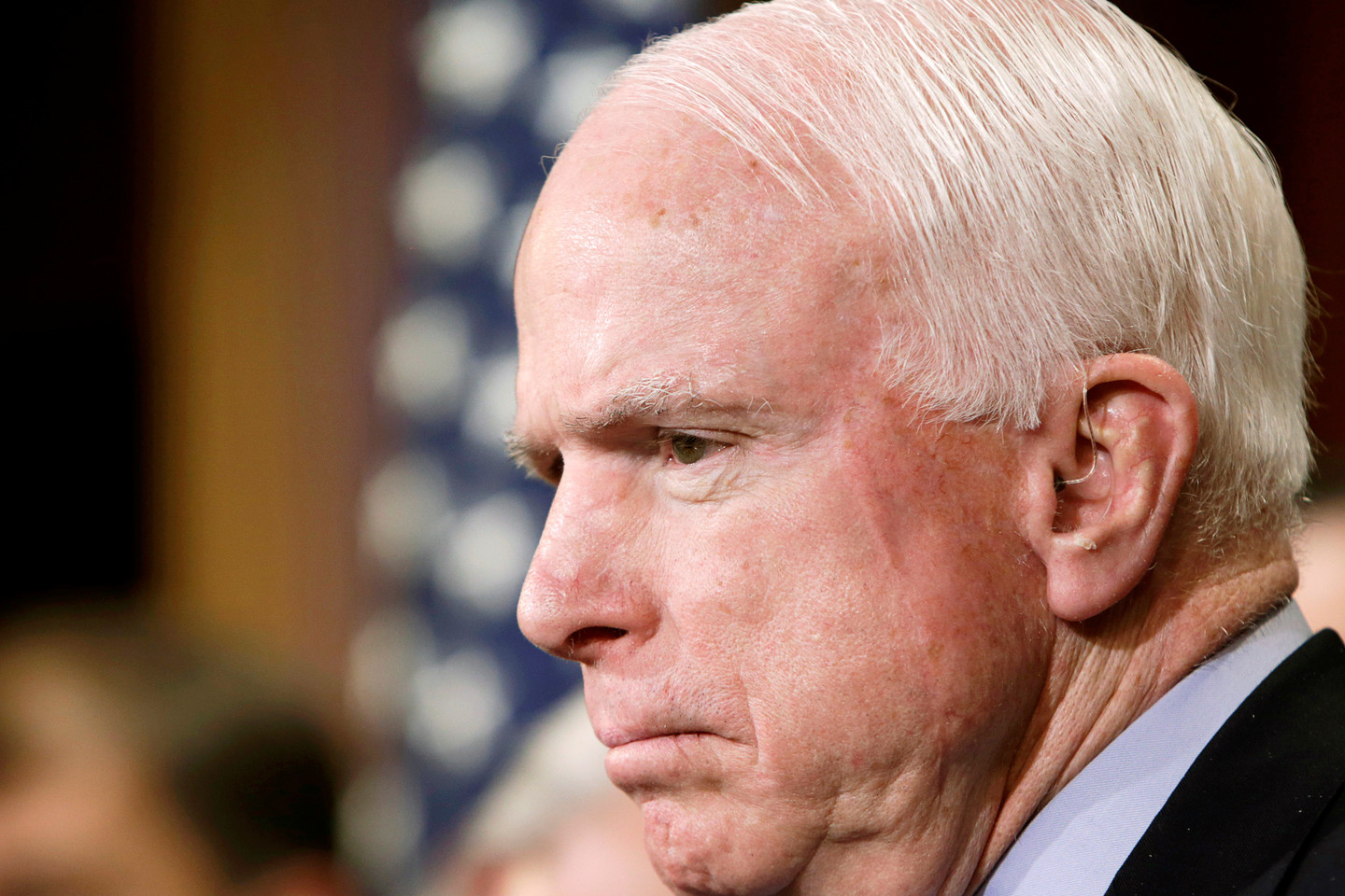 JAV senatoriui veteranui Johnui McCainui, buvusiam karo belaisviui ir respublikonų kandidatui į prezidentus 2008 metų rinkimuose, diagnozuotas smegenų vėžys, paskelbė jo biuras.<br> Reuters/Scanpix nuotr.