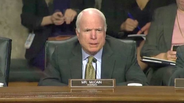 Senatoriui Johnui McCainui diagnozuotas smegenų auglys
