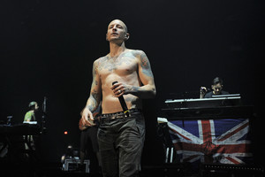 Nusižudė žymios grupės „Linkin Park“ lyderis Chesteris Benningtonas